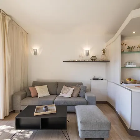 4 Etoiles Piscine Et A Pied ポルトヴェッキオ