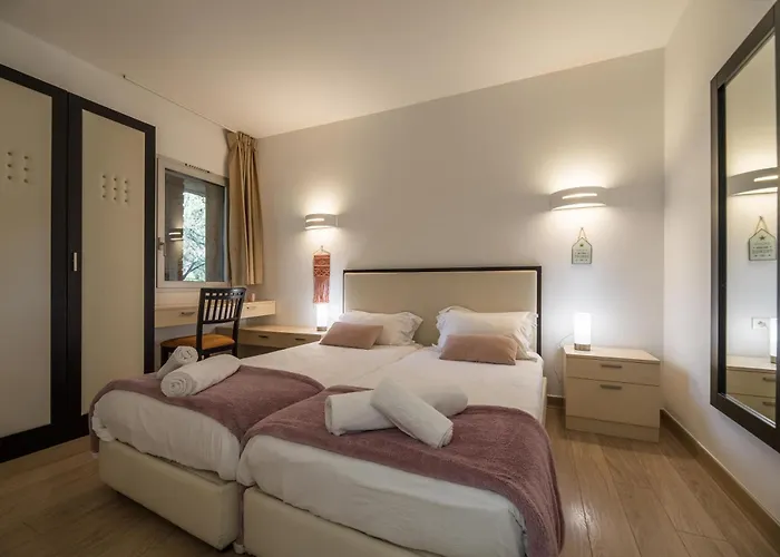 4 Etoiles Piscine Et A Pied ポルトヴェッキオ