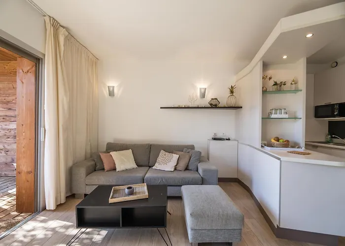 4 Etoiles Piscine Et A Pied ポルトヴェッキオ