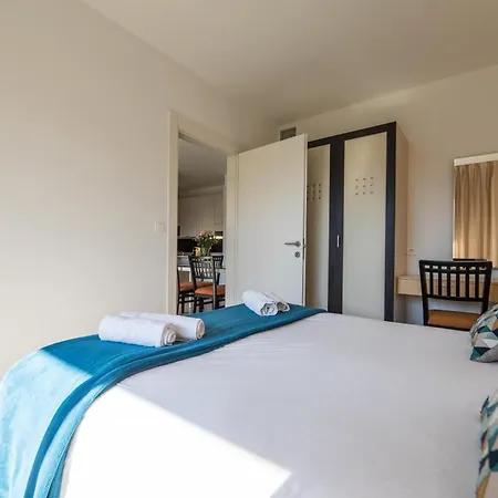 4 Etoiles Piscine Et A Pied アパート